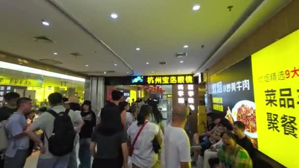Piedi Attraverso Centro Commerciale Occupato Cina — Video Stock