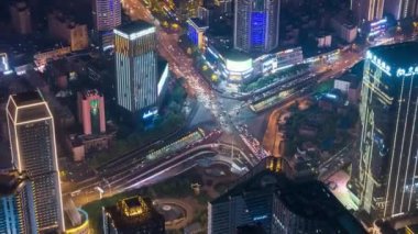 Çin 'in modern şehrinde günbatımının hava görüntüsü