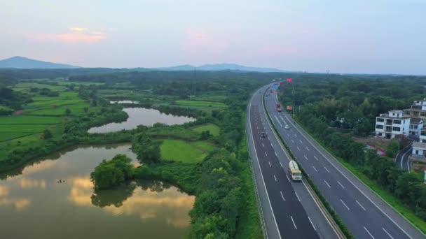 Visão Aérea Estrada Tráfego Drone Voar Sobre — Vídeo de Stock