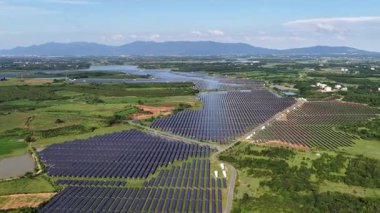 Sudaki güneş enerjisi panelleri 