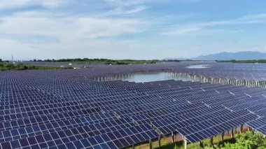 Sudaki güneş enerjisi panelleri 