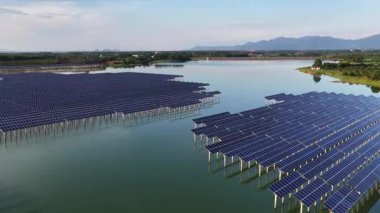 Güneş panelleri, fotovoltaik, alternatif elektrik kaynağı - seçici odak, kopyalama alanı 