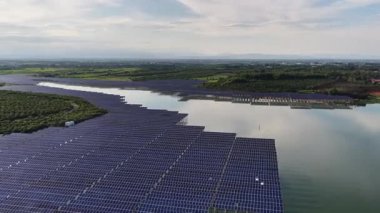 Güneş panelleri, fotovoltaik, alternatif elektrik kaynağı - seçici odak, kopyalama alanı 