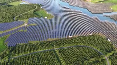 Güneş panelleri, fotovoltaik, alternatif elektrik kaynağı - seçici odak, kopyalama alanı 