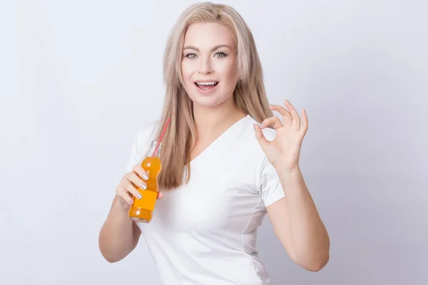 Studio Photo Portrait Cute Blonde Woman Bottle Soda Her Hands — Stock Photo, Image