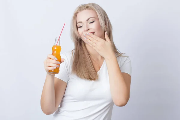 Studio Photo Portrait Cute Blonde Woman Bottle Soda Her Hands — Stock Photo, Image