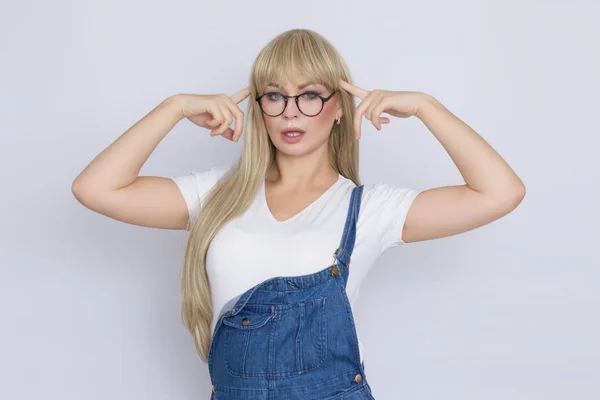 Confused Young Blond Woman Jeans Overalls Glasses Hands Her Hand — Stock Photo, Image