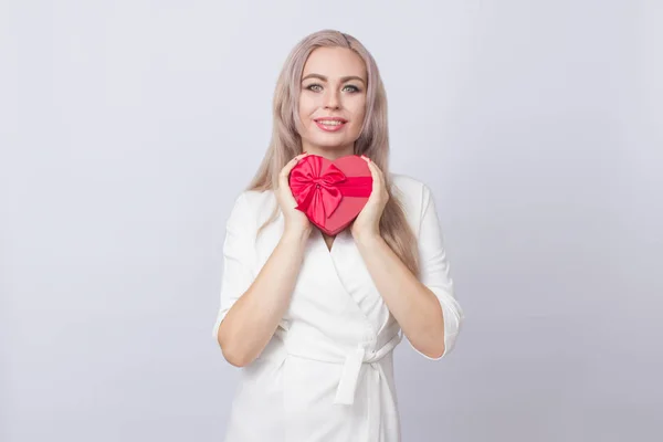 Valentinstag Charmante Süße Blonde Frau Weißem Kleid Schöne Hündin Mit — Stockfoto