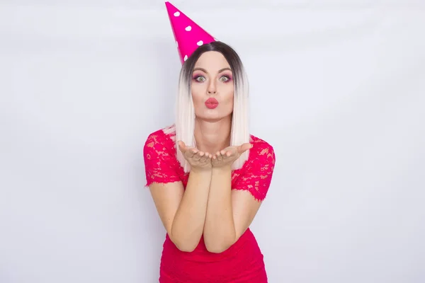 Mujer rubia celebrando su cumpleaños — Foto de Stock
