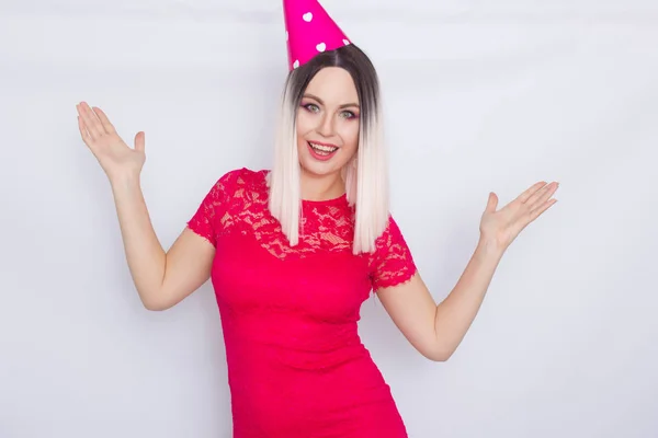 Mujer rubia celebrando su cumpleaños — Foto de Stock