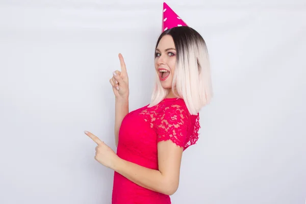 Mujer rubia celebrando su cumpleaños —  Fotos de Stock