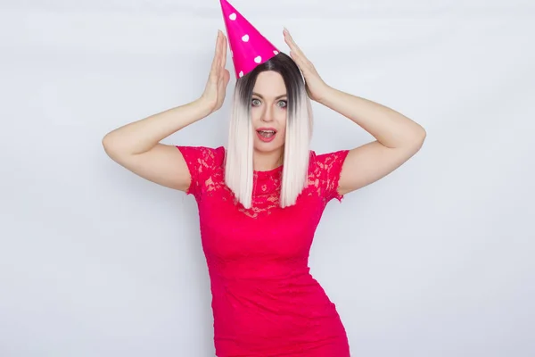 Blondine feiert Geburtstag — Stockfoto