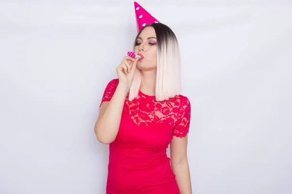 Mujer rubia celebrando su cumpleaños —  Fotos de Stock