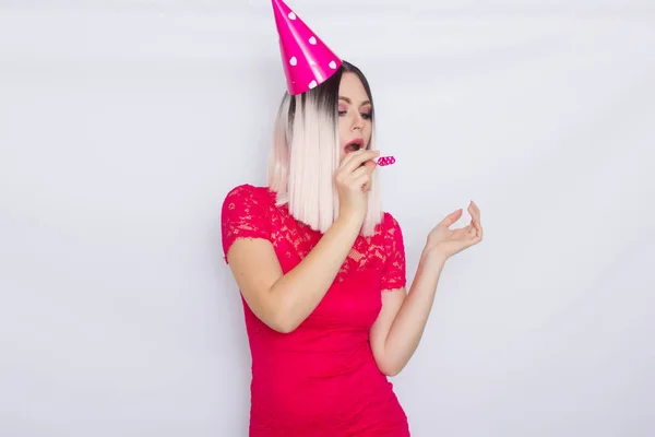 Blondine feiert Geburtstag — Stockfoto