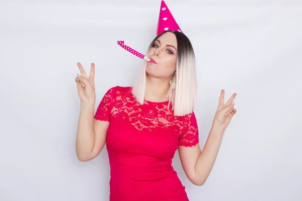 Mujer rubia celebrando su cumpleaños —  Fotos de Stock