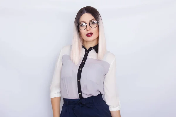 Imagen de una hermosa mujer de negocios con gafas — Foto de Stock