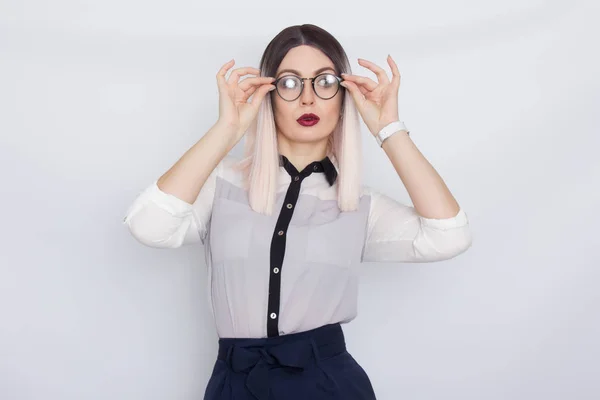 Imagen de una hermosa mujer de negocios con gafas — Foto de Stock