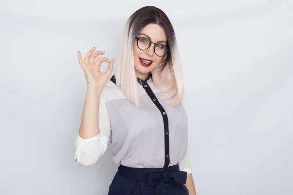 Образ красивой деловой женщины в очках — стоковое фото