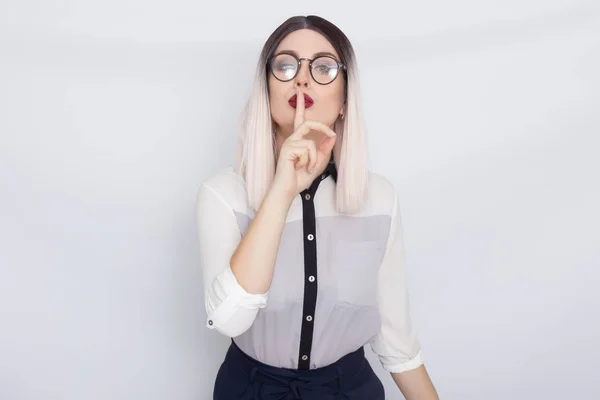 Imagem da bela mulher de negócios usando óculos — Fotografia de Stock