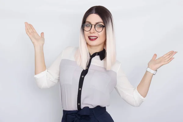Bild der schönen Geschäftsfrau mit Brille — Stockfoto