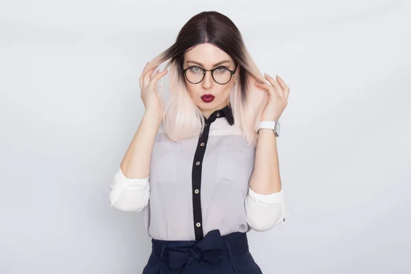 Imagem da bela mulher de negócios usando óculos — Fotografia de Stock