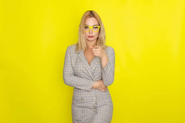 Attractive Blonde Woman Plaid Jacket Dress Yellow Background Wearing Yellow — Stock Photo, Image