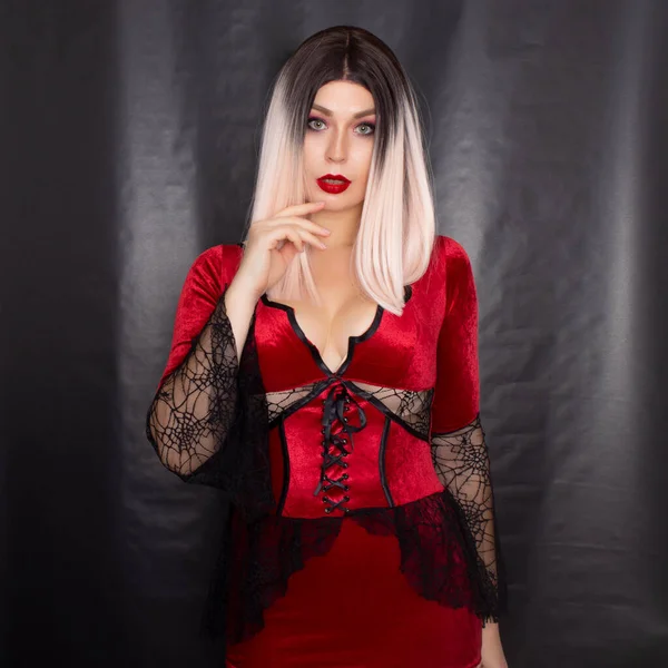 Portrait Une Jeune Femme Blonde Costume Vampire Rouge Sur Fond — Photo