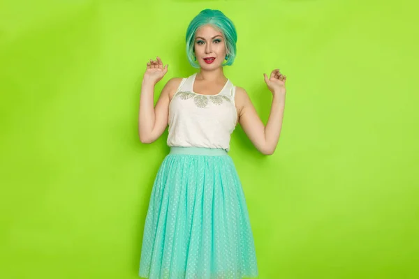 Portrait Beautiful Young Woman Short Blue Hair Studio Green Background — Stock Photo, Image