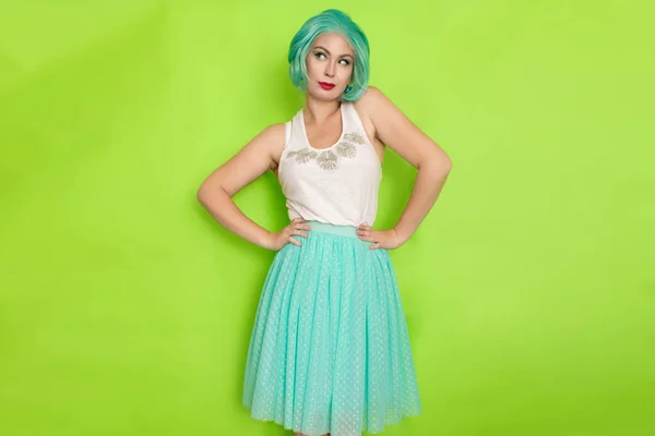 Portrait Beautiful Young Woman Short Blue Hair Studio Green Background — Stock Photo, Image