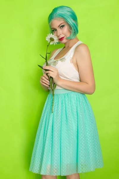 Portrait Studio Beaux Cheveux Menthe Féminins Haut Blanc Jupe Bleu — Photo