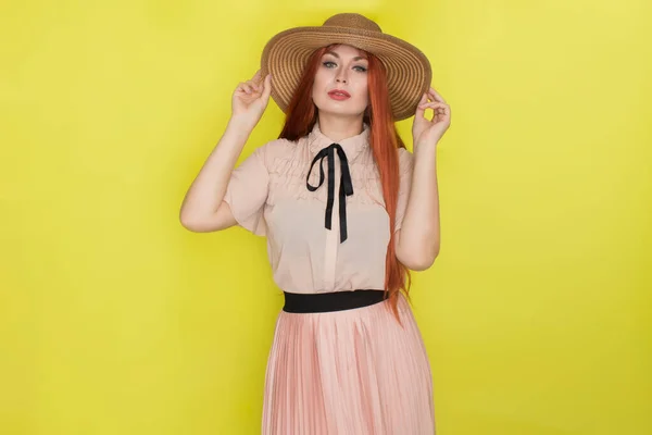 Red Haired Woman Straw Hat Yellow Background Studio Style Summer — Stock Photo, Image