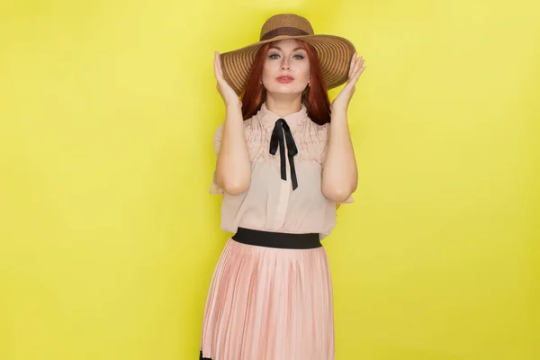 Red Haired Woman Straw Hat Yellow Background Studio Style Summer — Stock Photo, Image