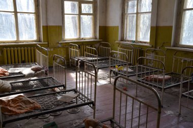 Çernobil nükleer felaketradyoaktif bölgede terk edilmiş hastaneiç, Ukrayna
