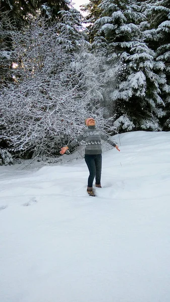 Snow Winter Woods Woman Jeans Riding Wooden Sled — Stock Photo, Image