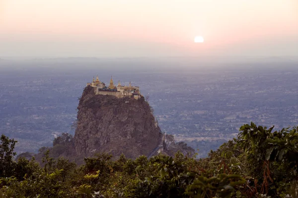 A temple surrounded by nature to pray to buddha from sunrise to sunset