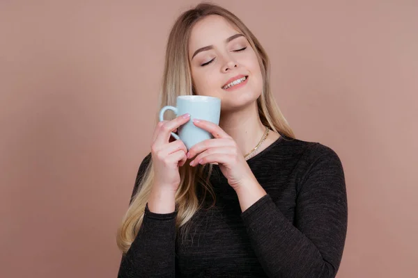 girl with a cup of tea and coffee