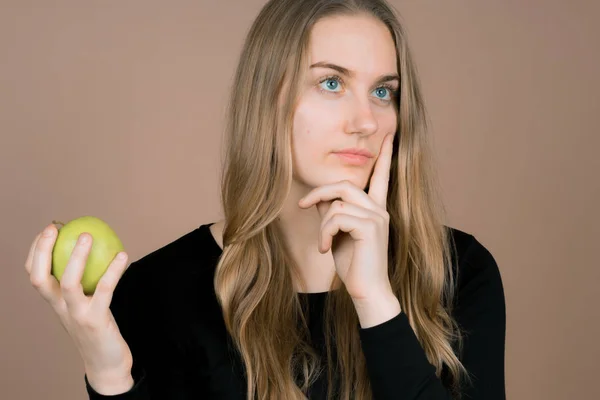 girl with an apple
