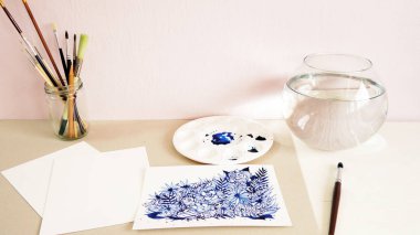 Sanatçı masası üst görünüm suluboya boyama el çizim tasarım illüstrasyon