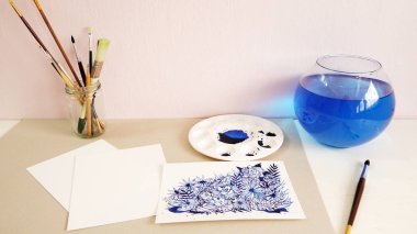 Sanatçı masası üst görünüm suluboya boyama el çizim tasarım illüstrasyon