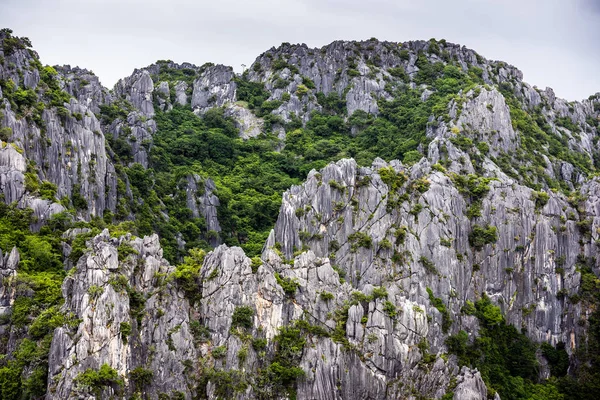 Yüksek Rock Dağ Sam Roi Yod Milli Parkı Tayland — Stok fotoğraf