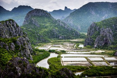 Yüksek Rock dağ Sam ROI Yod Milli Parkı, Tayland