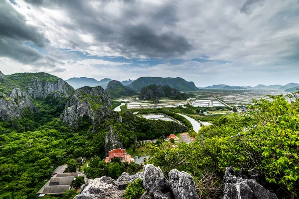 Yüksek Rock Dağ Sam Roi Yod Milli Parkı Tayland — Stok fotoğraf