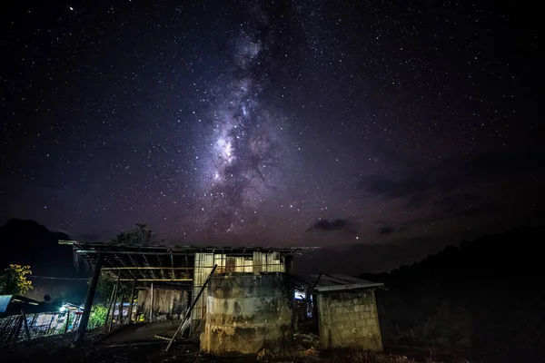 Chiang Dao, Thaiföld, láthatjuk a Tejút Galaxis és a csillagok — Stock Fotó