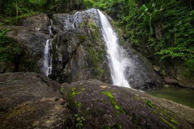 Khao Yai Milli Parkı, Tayland'da fotoğraflandı yağmur ormanlarında şelaleler.