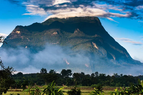 Grandes Montanhas Com Nuvens Cobrindo Cume Doi Luang Chiang Dao — Fotografia de Stock