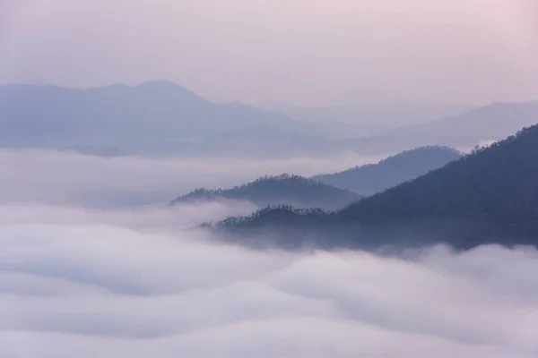 日の出視点や霧の山 タイをカバー — ストック写真
