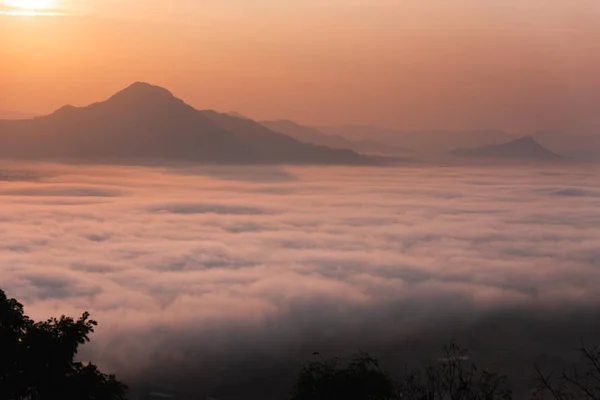 Sunrise Gezichtspunt Mist Die Betrekking Hebben Bergen Thailand — Stockfoto