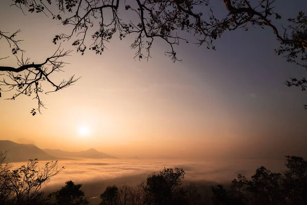 Sunrise Gezichtspunt Mist Die Betrekking Hebben Bergen Thailand — Stockfoto