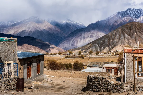 Paisagem Montanhas Neve Leh Ladakh Com Céu Nublado — Fotografia de Stock