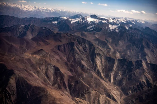 Güzel manzara kar dağı Himalaya, Hindistan